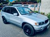 BMW X5 E53 4.4i - BMW X5 aus 2001: 4.4