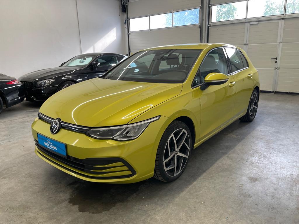 Volkswagen Golf VIII 20 TDI LifeLEDNaviSHZACCKamera 2020