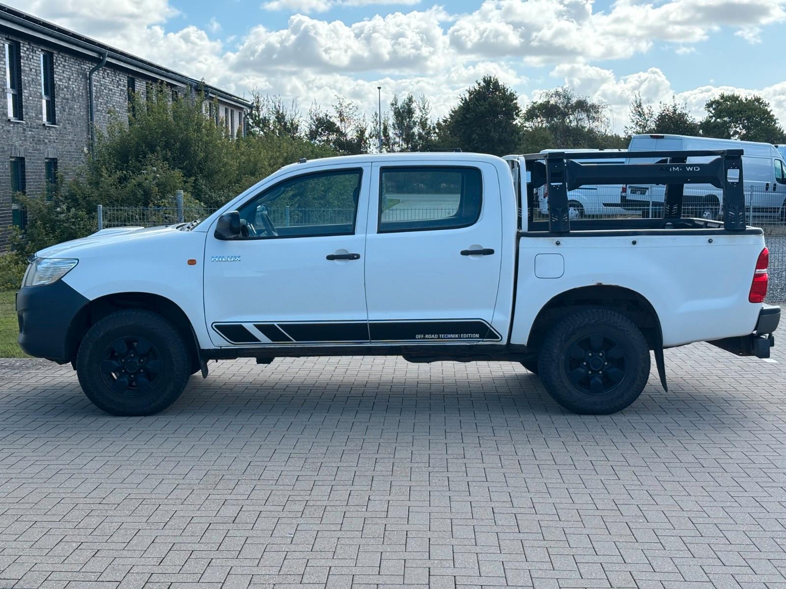 Toyota Hilux Double Cabine 2.5 144ch BVM - Carnet entretien - Attelage - Pneus toutes saisons