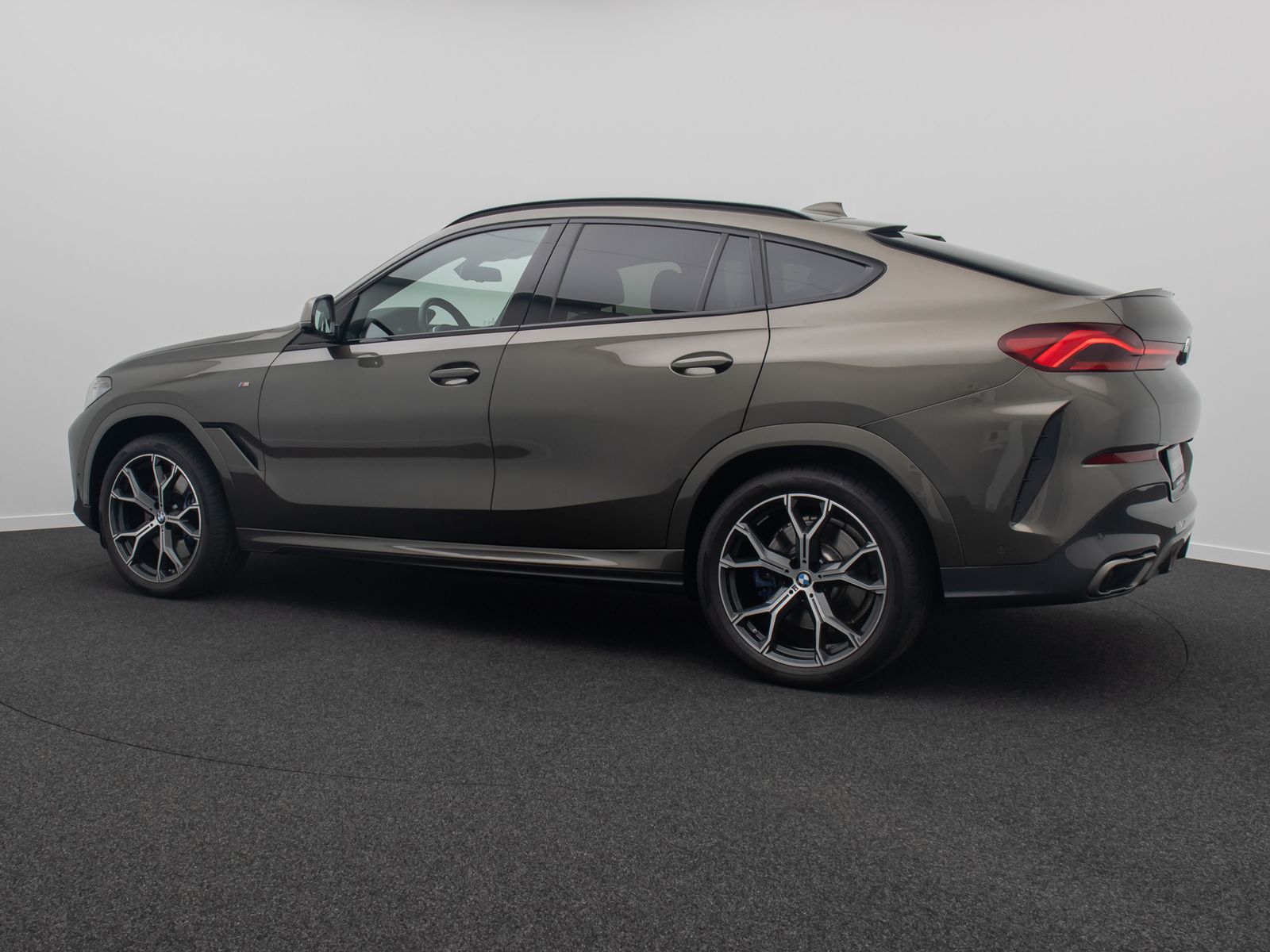 Fahrzeugabbildung BMW X6 M50i 360° HUD Belüftung Panorama Individual