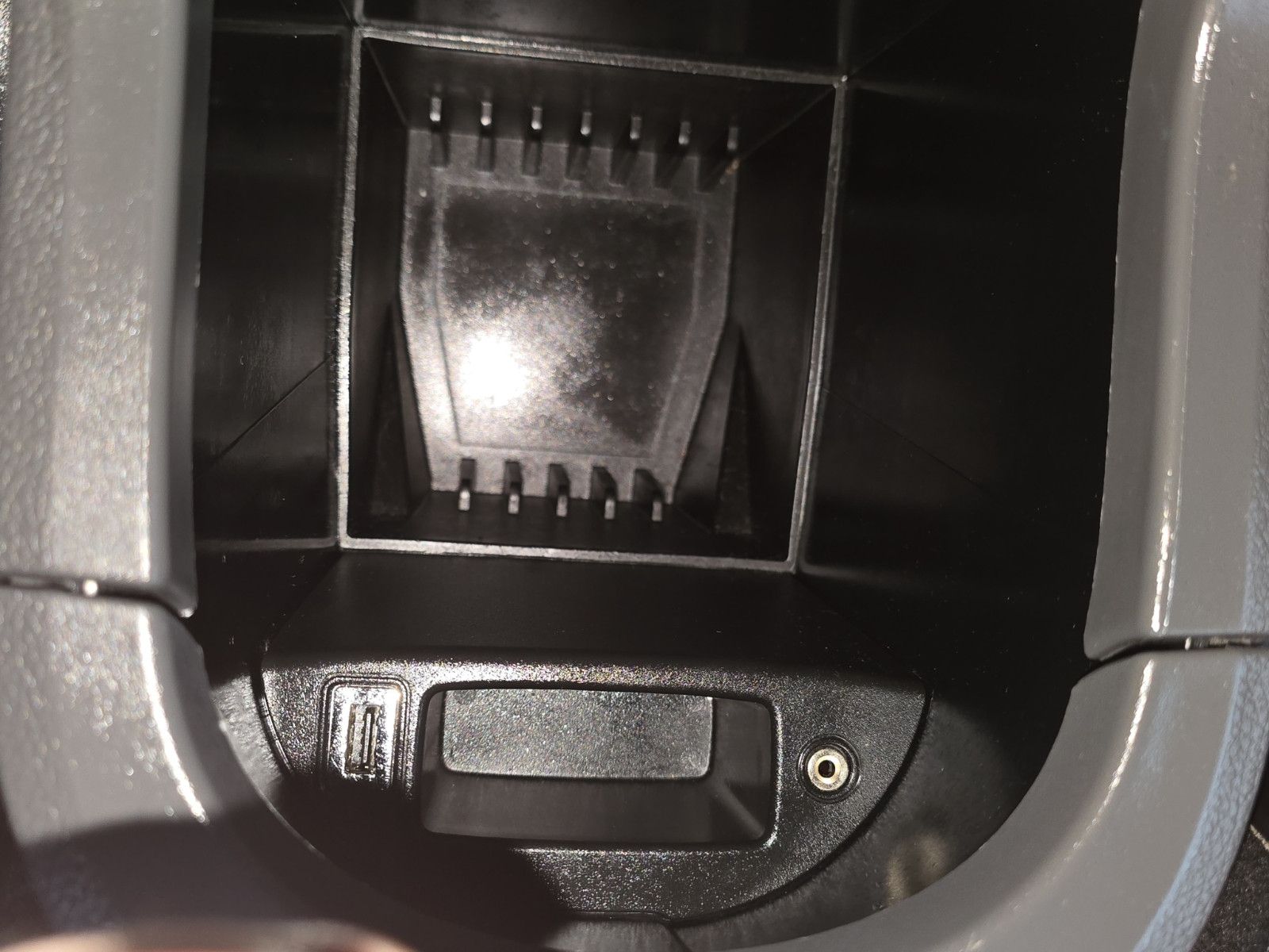 Fahrzeugabbildung Ford Kuga Champions Edition Aus 1.Hand + Voll Service