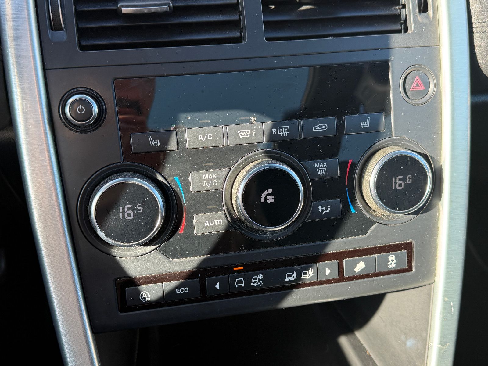 Fahrzeugabbildung Land Rover Discovery Sport SE AWD/PANO/ACC/NAVI/KAMERA/SHZ