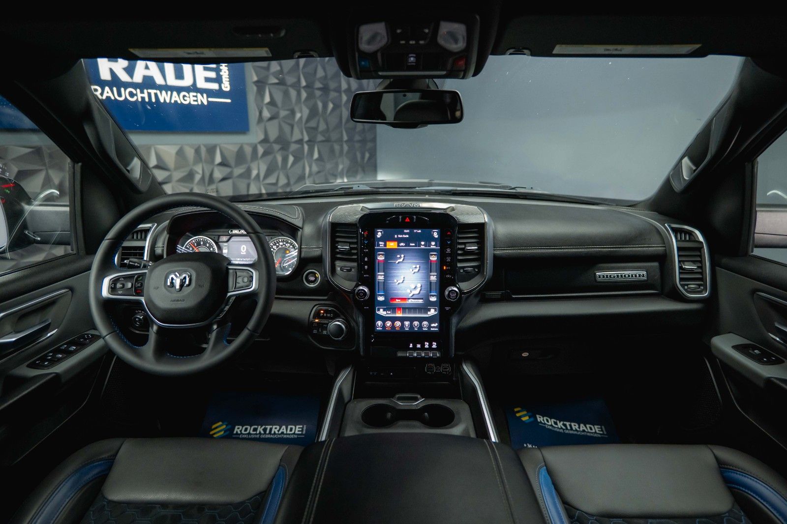 Fahrzeugabbildung Dodge RAM 5.7 V8 HEMI 4x4 OFFROAD Night-Paket LONGBED