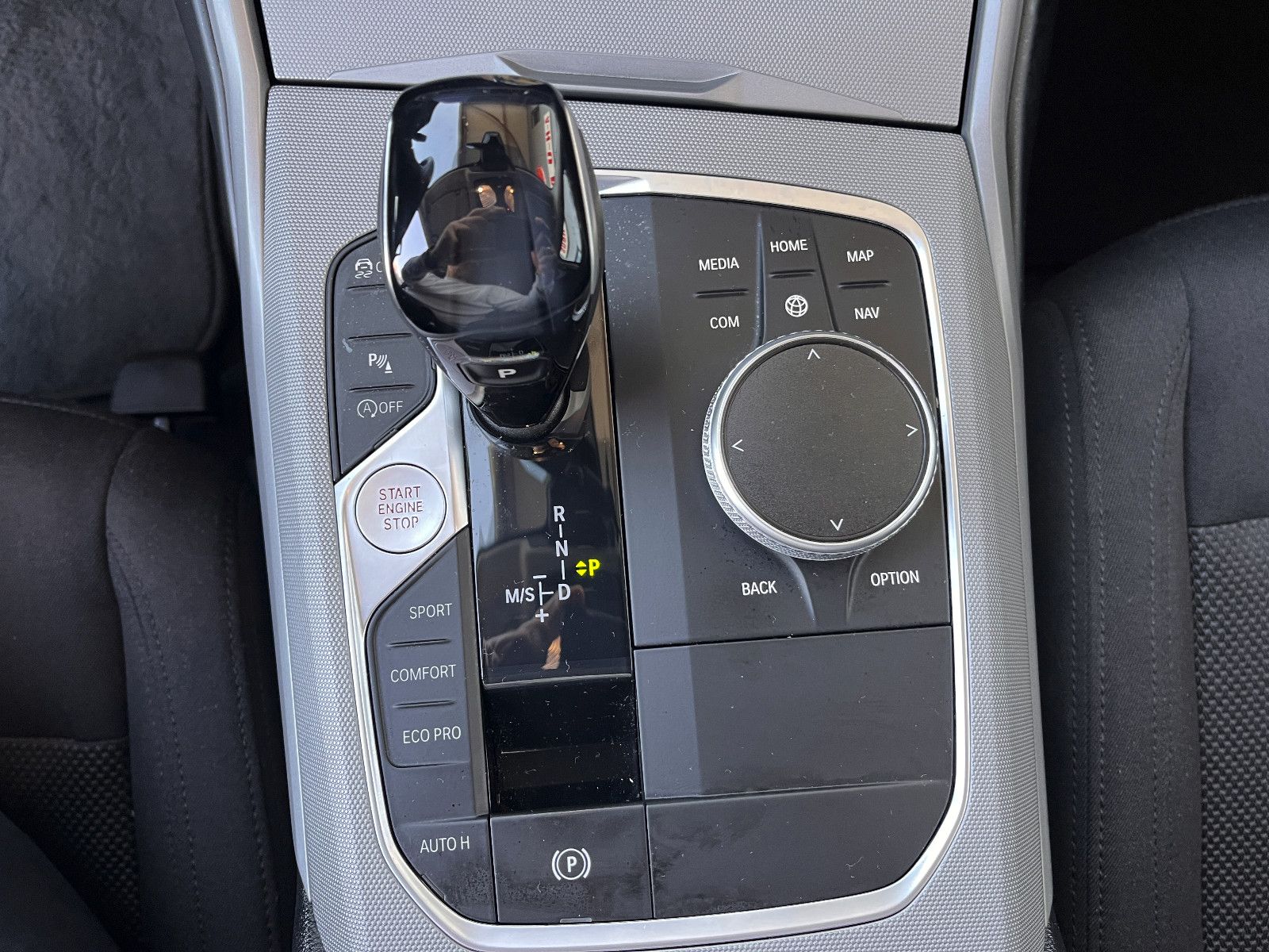 Fahrzeugabbildung BMW 320 d xDrive Touring Advantage