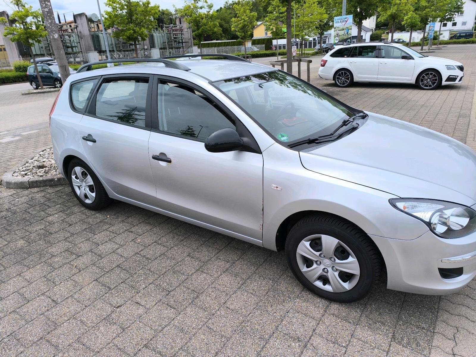 Hyundai i30 2010 — interior