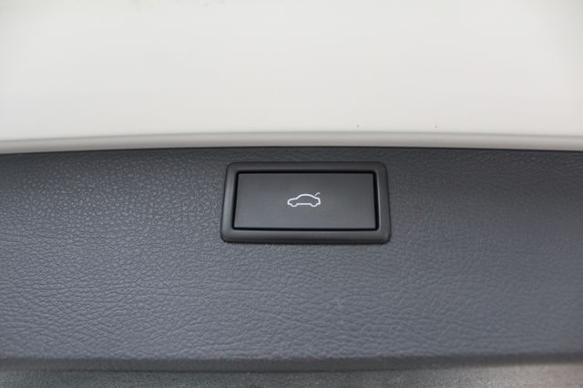 Volkswagen T6.1 Multivan Generation SIX 150PS DSG AHK ACC