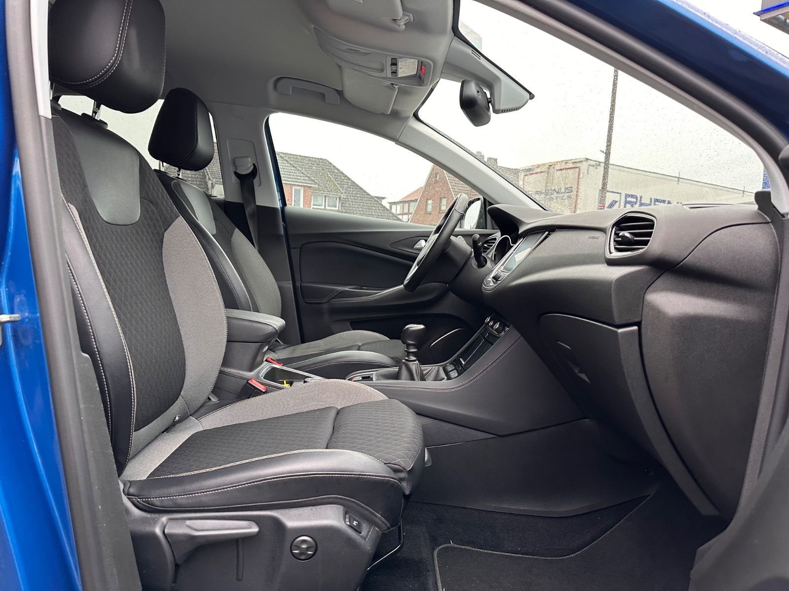 Fahrzeugabbildung Opel Grandland (X) 1.2 Turbo BiLED/AHK/Navi/360°/GJR