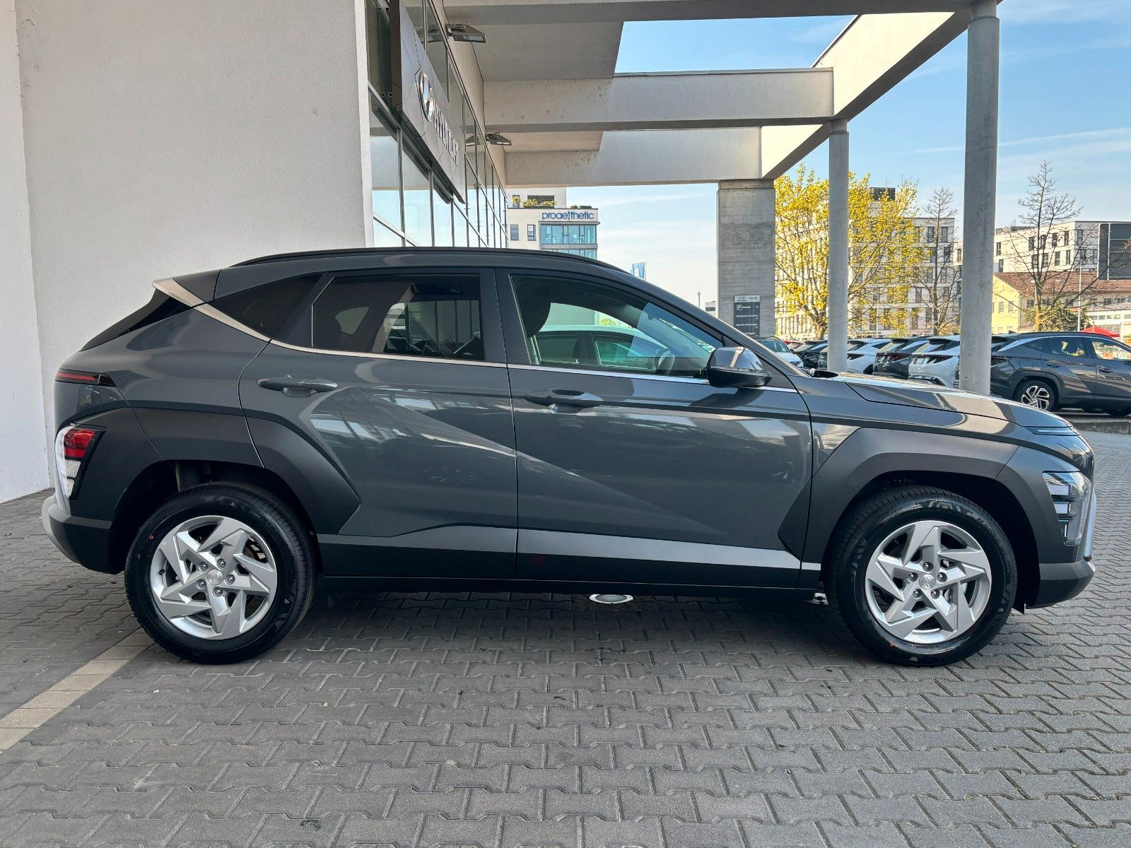 Fahrzeugabbildung Hyundai Kona 1.6 T-GDI Trend KlimaA,LED,Navi,SHZ,el.Heck