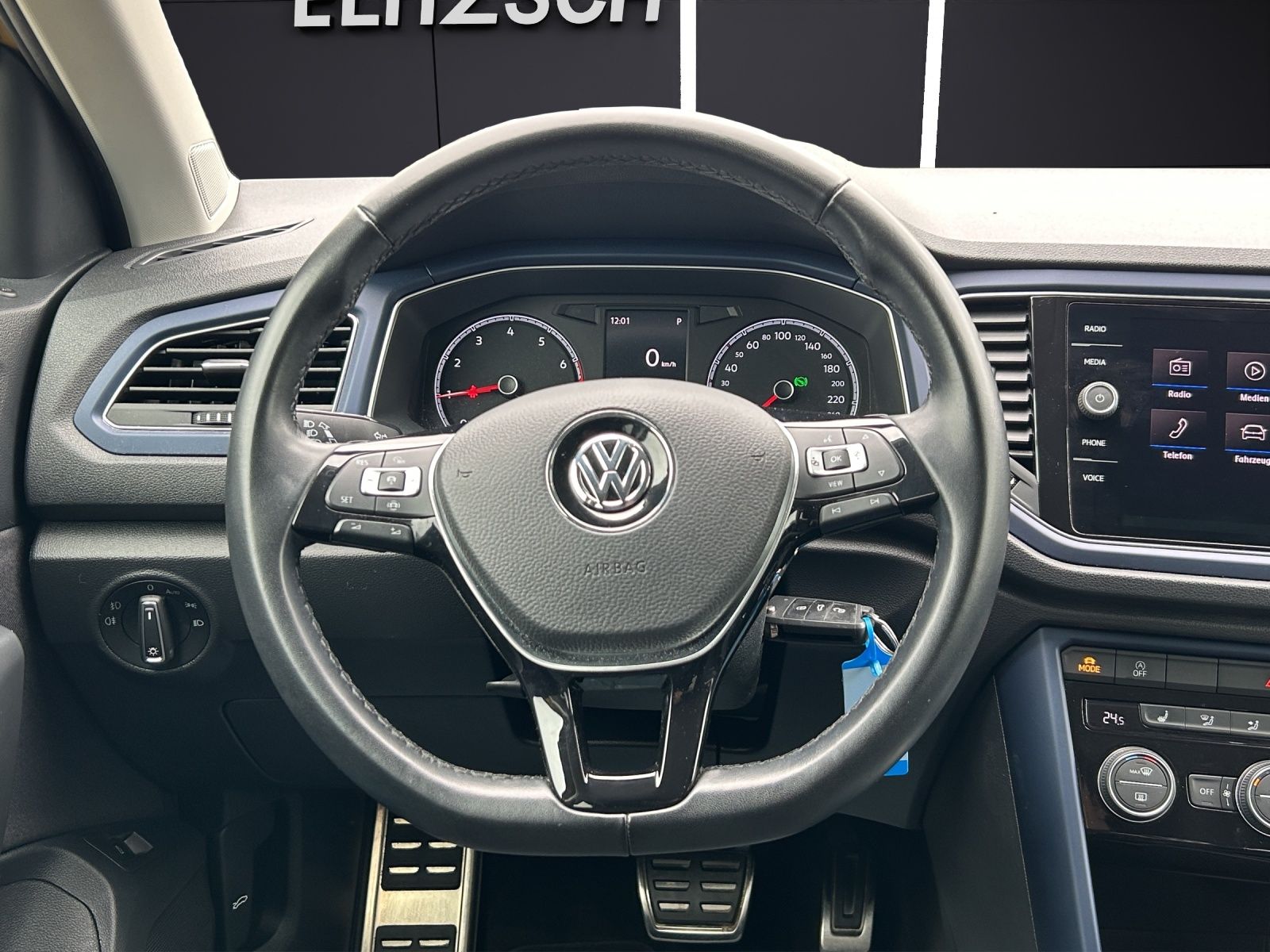 Fahrzeugabbildung Volkswagen T-Roc TSI United DSG LED Navi ACC AHK RFK SH