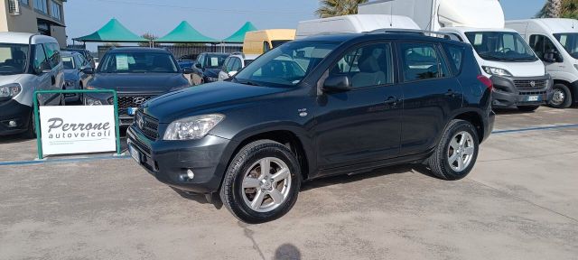 Toyota RAV 4 DIESEL 2.2 D-4D 136 CV CON GANCIO T