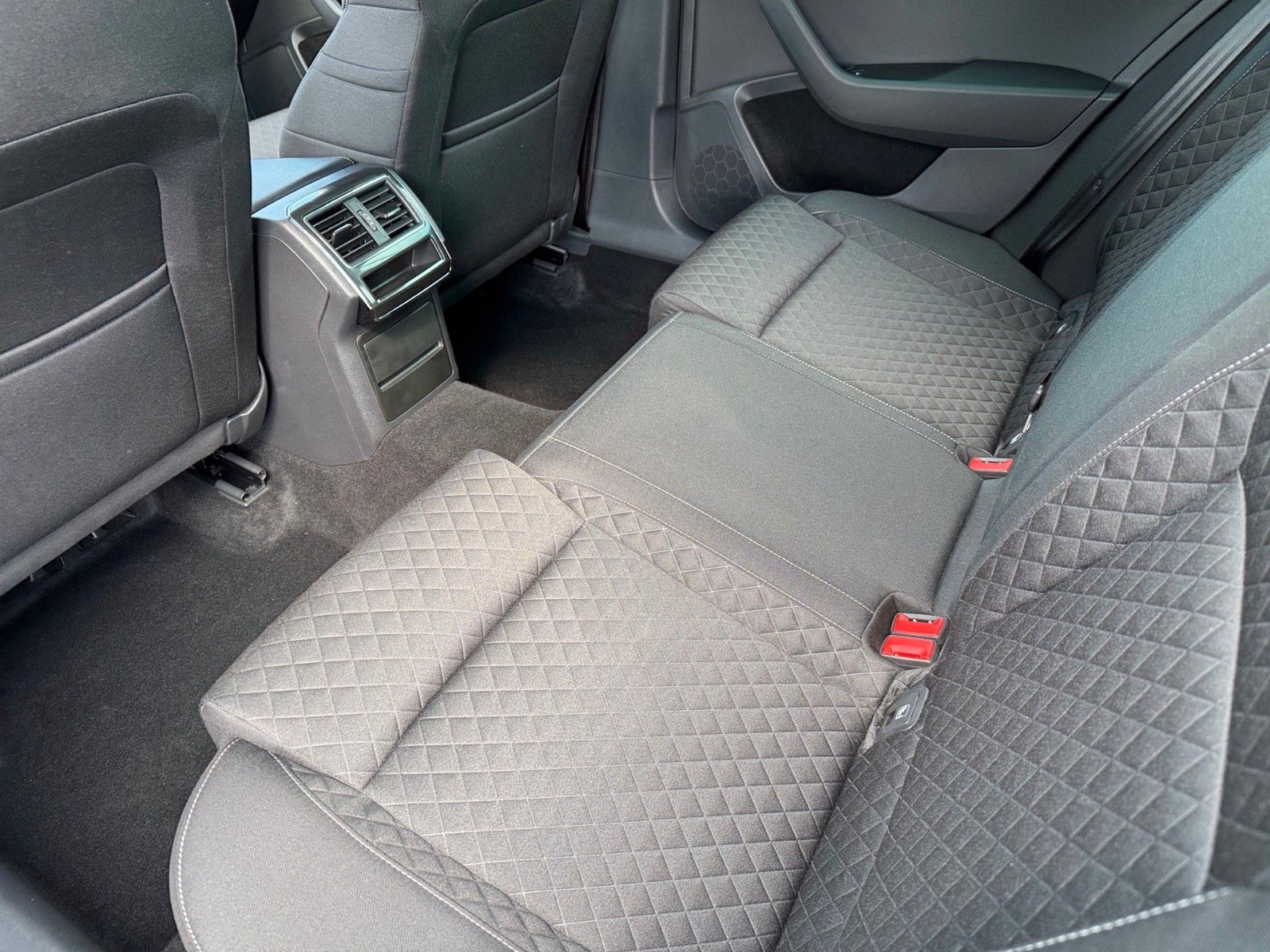 Fahrzeugabbildung SKODA Superb Combi Ambition