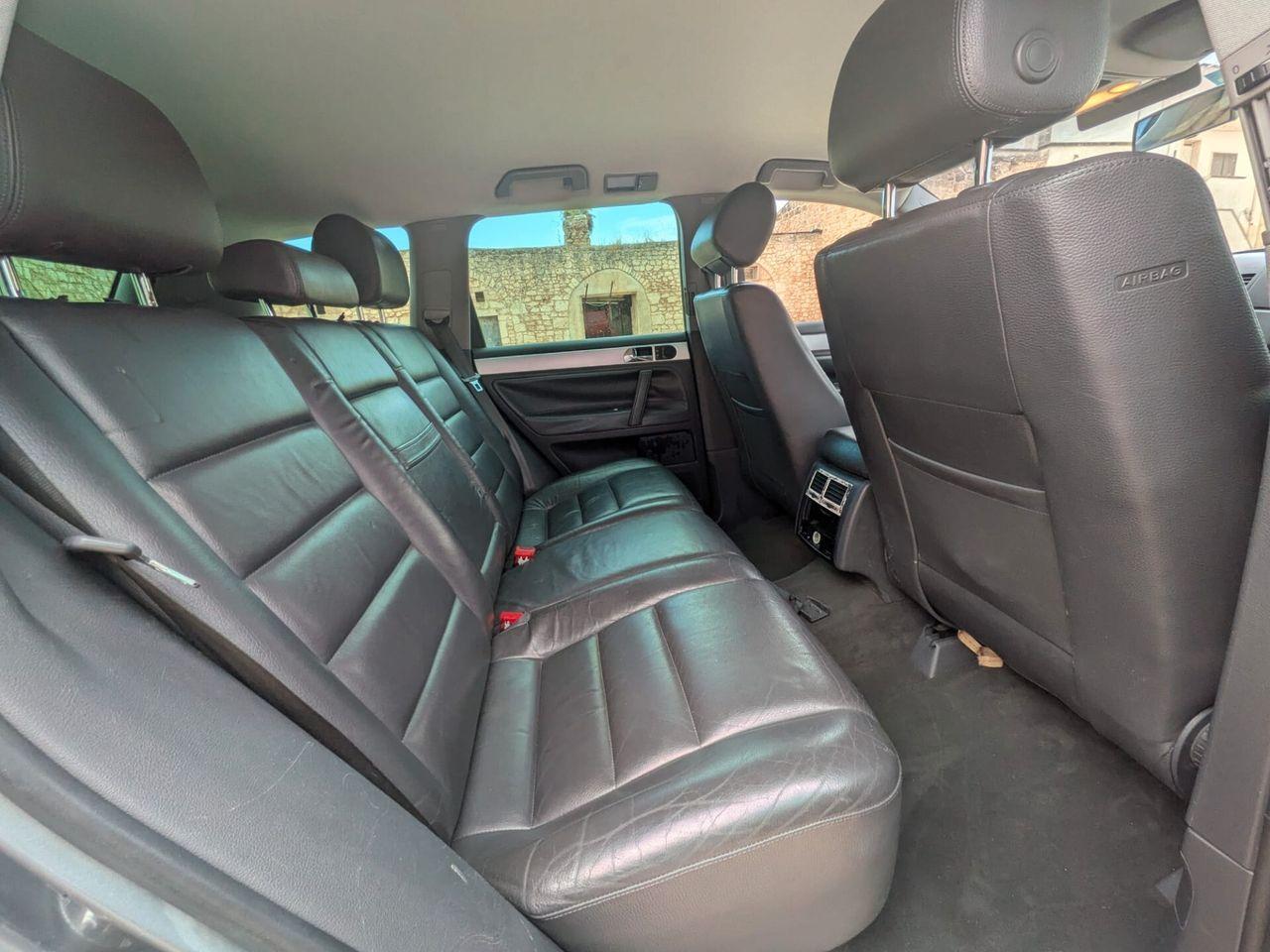 Volkswagen Touareg 2004 — photo 8