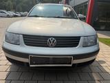 Volkswagen Passat 1.6 (Klima/SDach/AHK/2 Hand) - Volkswagen Passat aus 2000: Kombi