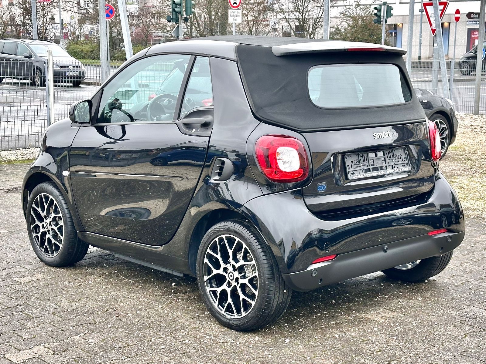 Fahrzeugabbildung Smart ForTwo Prime Cabrio EQ /Voll-Leder/PDC/CarPlay