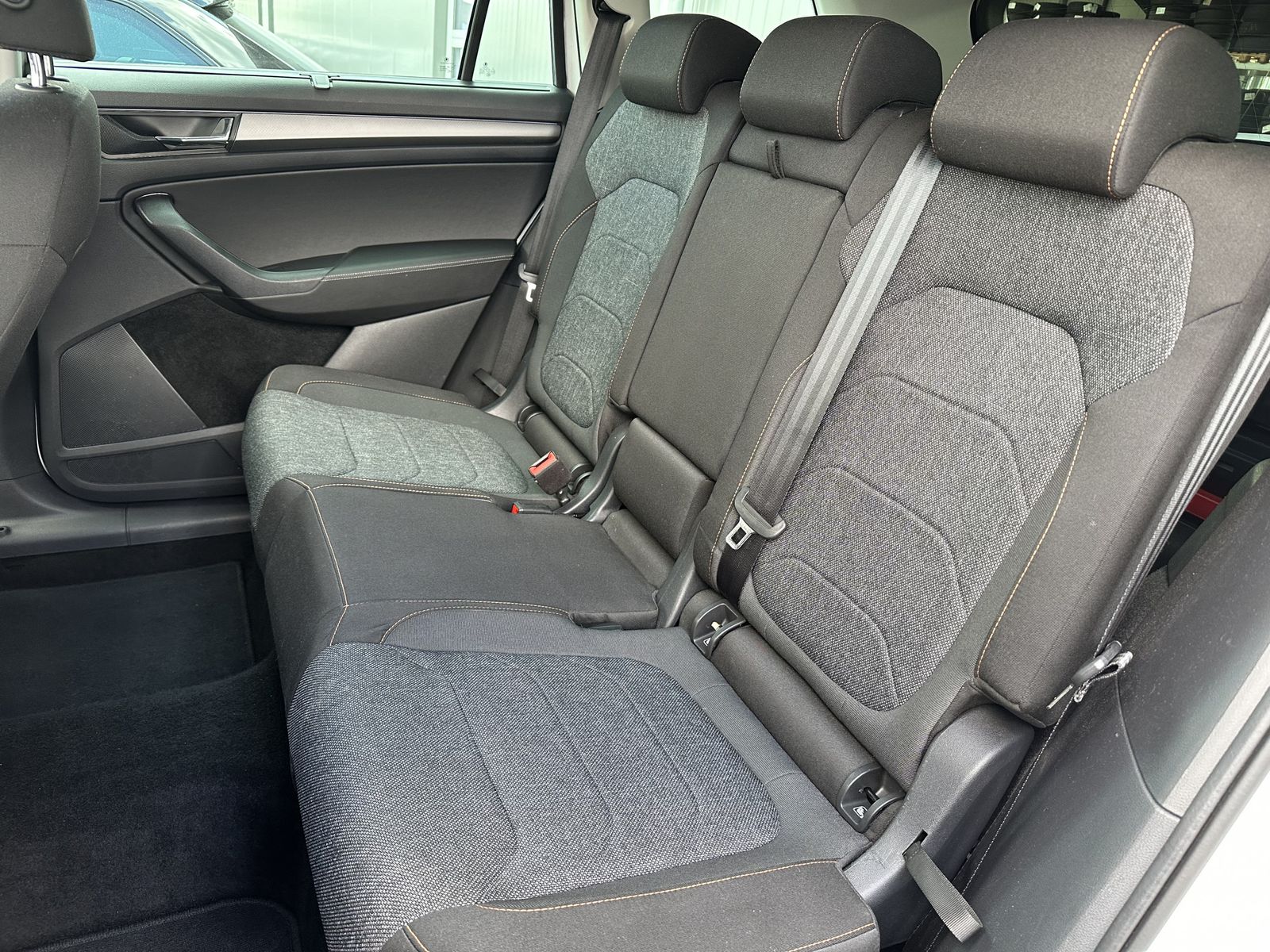 Fahrzeugabbildung SKODA Kodiaq 1.5 TSI DSG Clever NAV+LED+ACC+KAM+19ZOLL