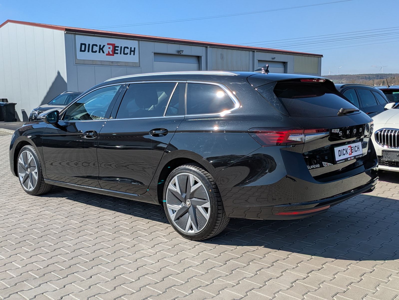 Fahrzeugabbildung SKODA Superb 2.0 TDI 4x4 Selection MATRIX*AHK*PANO*19"