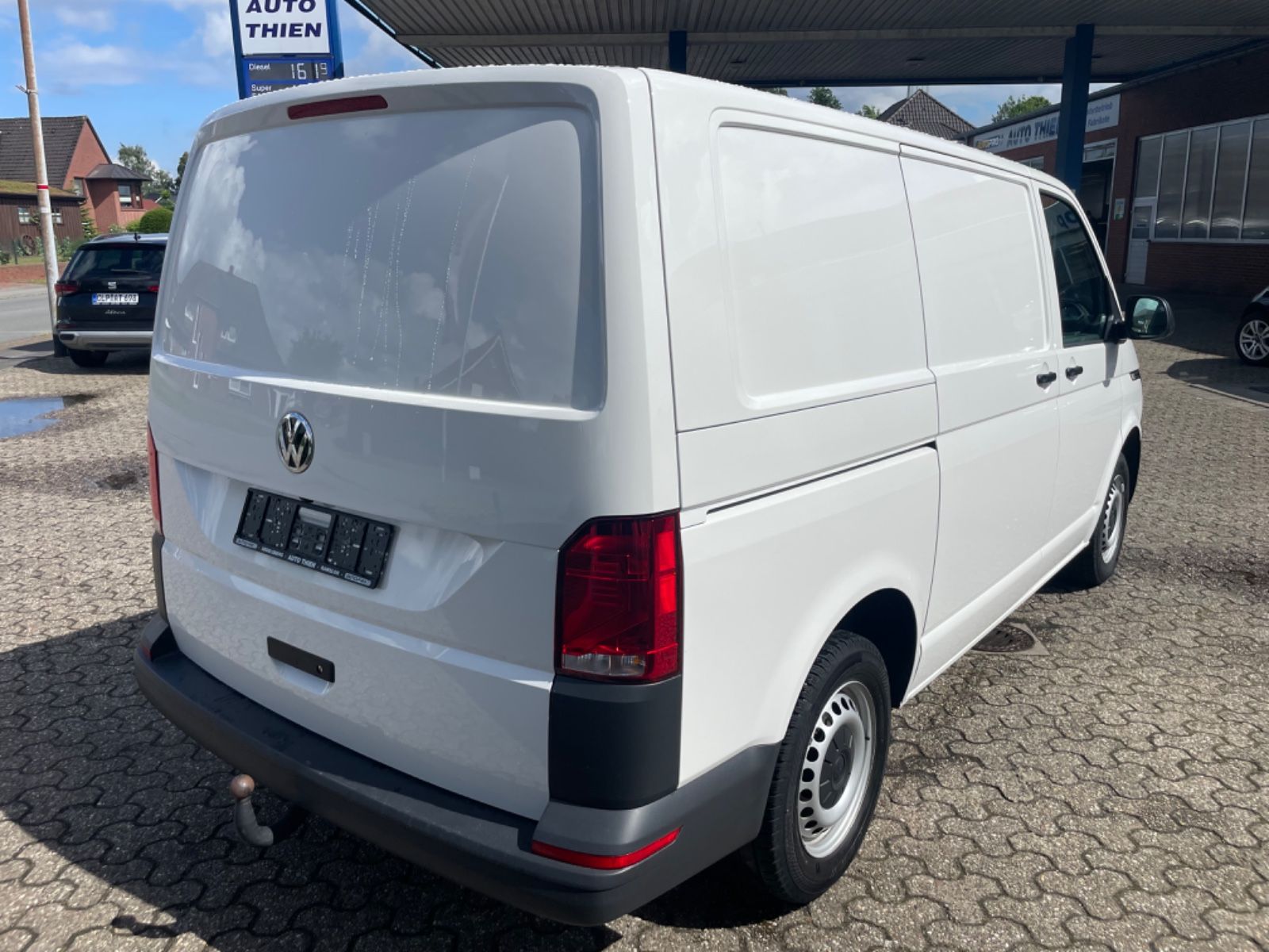 Fahrzeugabbildung Volkswagen T6.1 Transporter Kasten 2.0 TDI AHK/Navi/Kamera