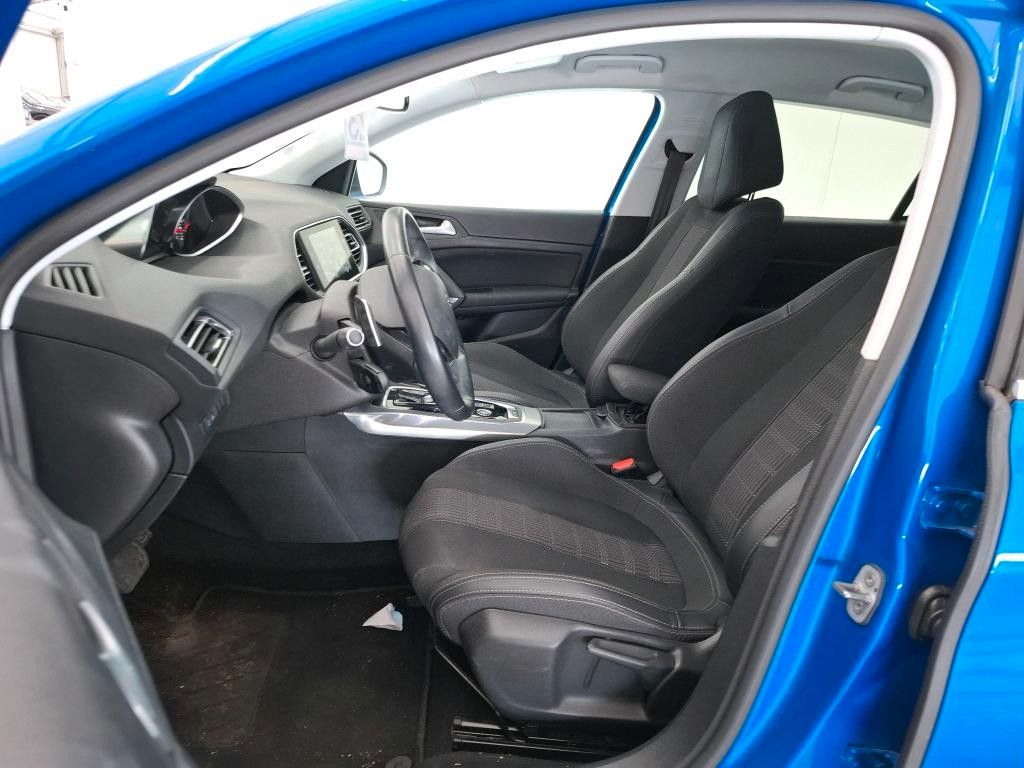 Fahrzeugabbildung Peugeot 308 Allure 1.2T NAVI/LED/PDC/R´CAM/BLIS/ALU