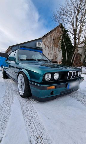 BMW E30 Cabrio 318i Lagunengrün Met.