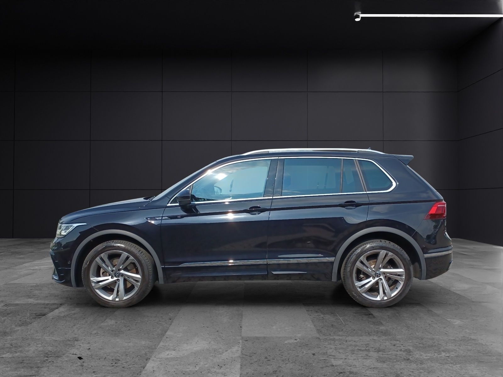 Fahrzeugabbildung Volkswagen Tiguan TSI R-Line 4M DSG R-Lin STH Matrix AHK Na