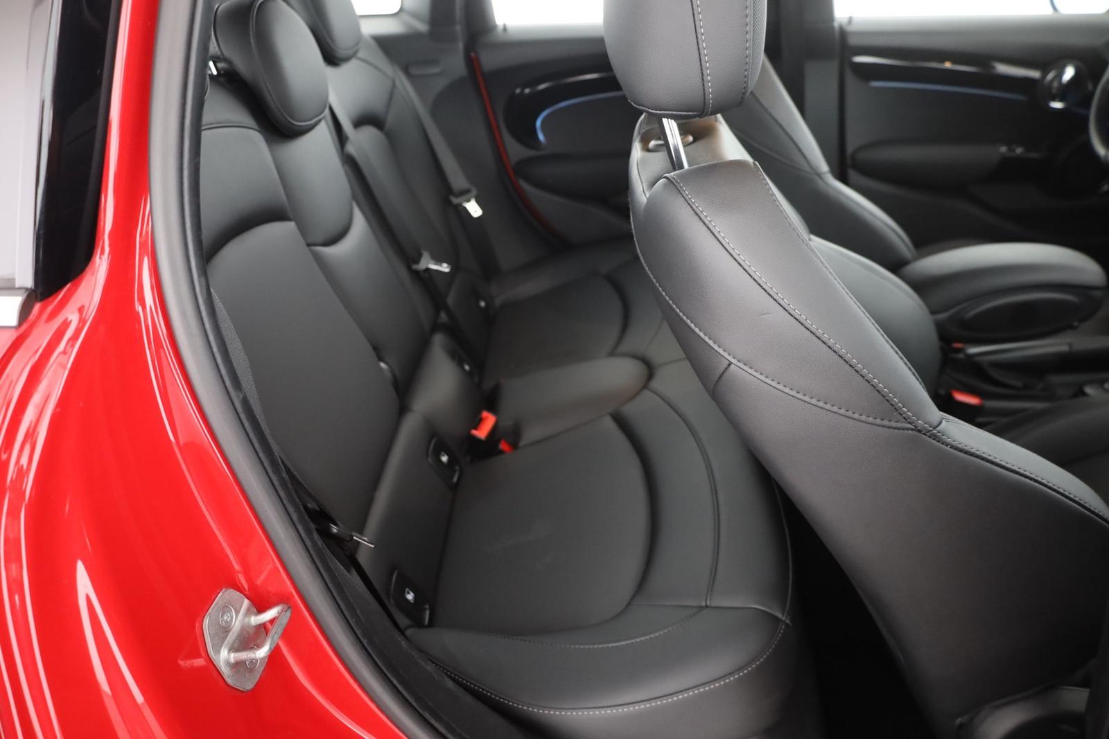 MINI Cooper 1.5 Classic Trim LED Navi Kamera Leder
