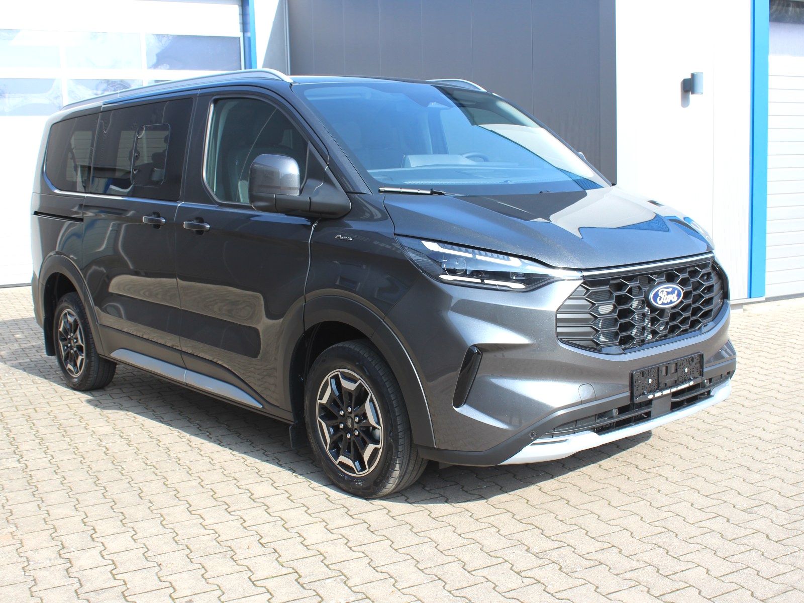 Fahrzeugabbildung Ford Tourneo Custom 320 L1 Tourneo Active FWD Bus
