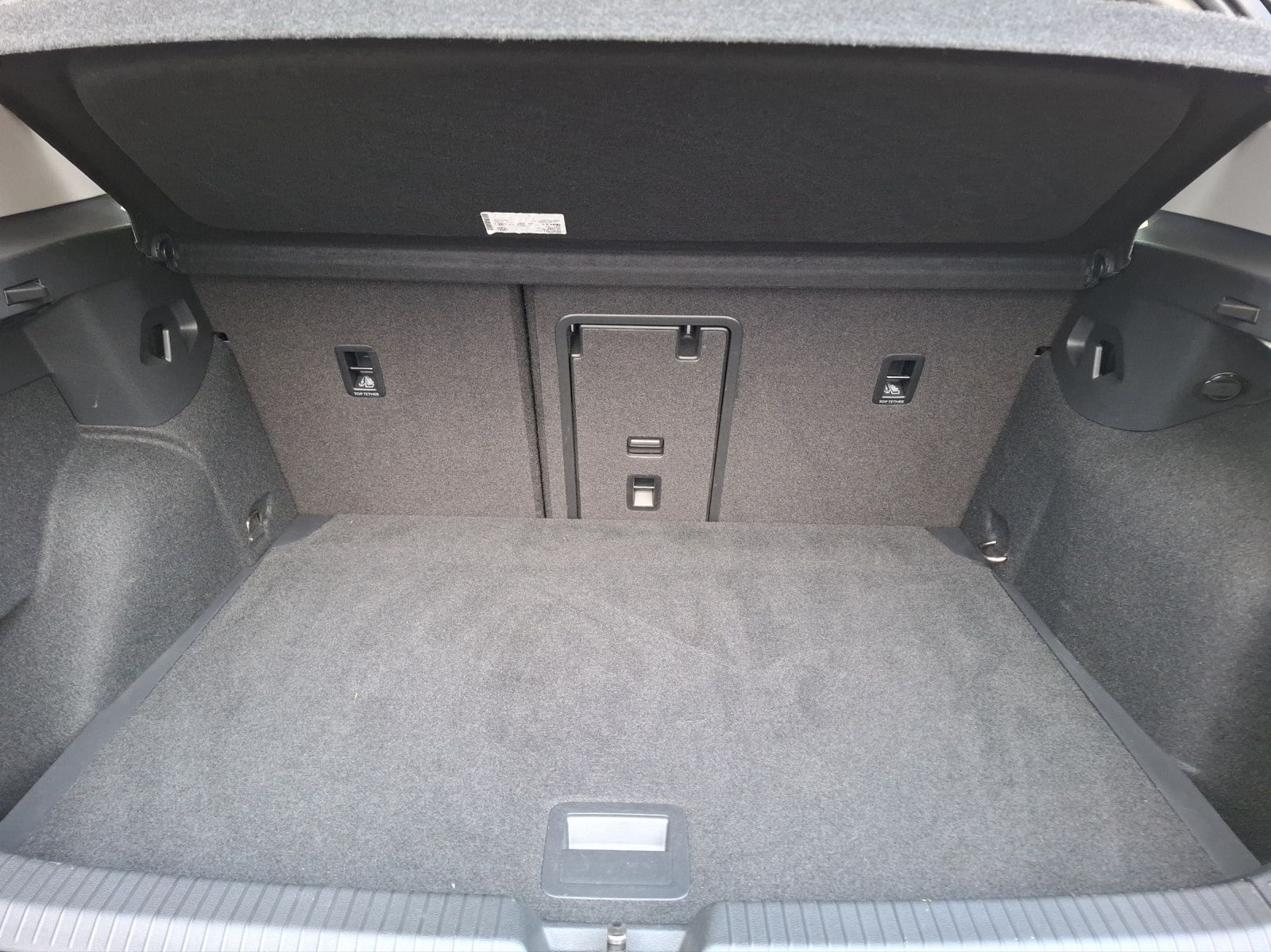 Fahrzeugabbildung Volkswagen Golf VIII TDI Navi ACC PDC SH