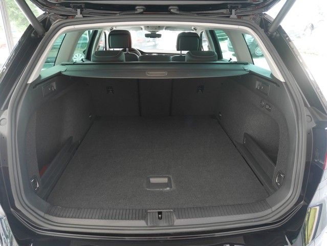 Fahrzeugabbildung Volkswagen Passat Variant Elegance 5J-Gar DSG IQ-Ligth AHK