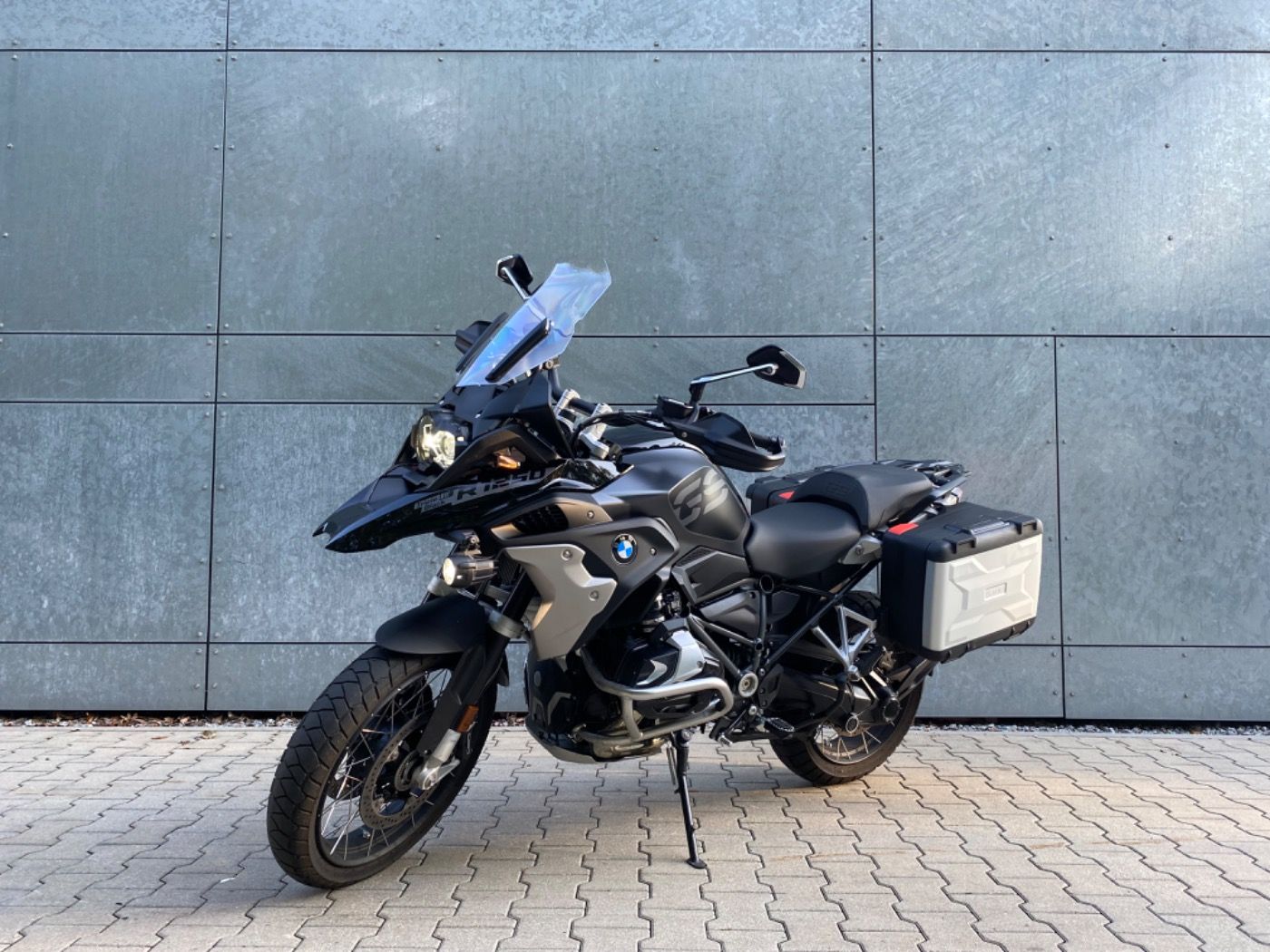 Fahrzeugabbildung BMW R 1250 GS Triple Black Frästeile Seitenkoffer