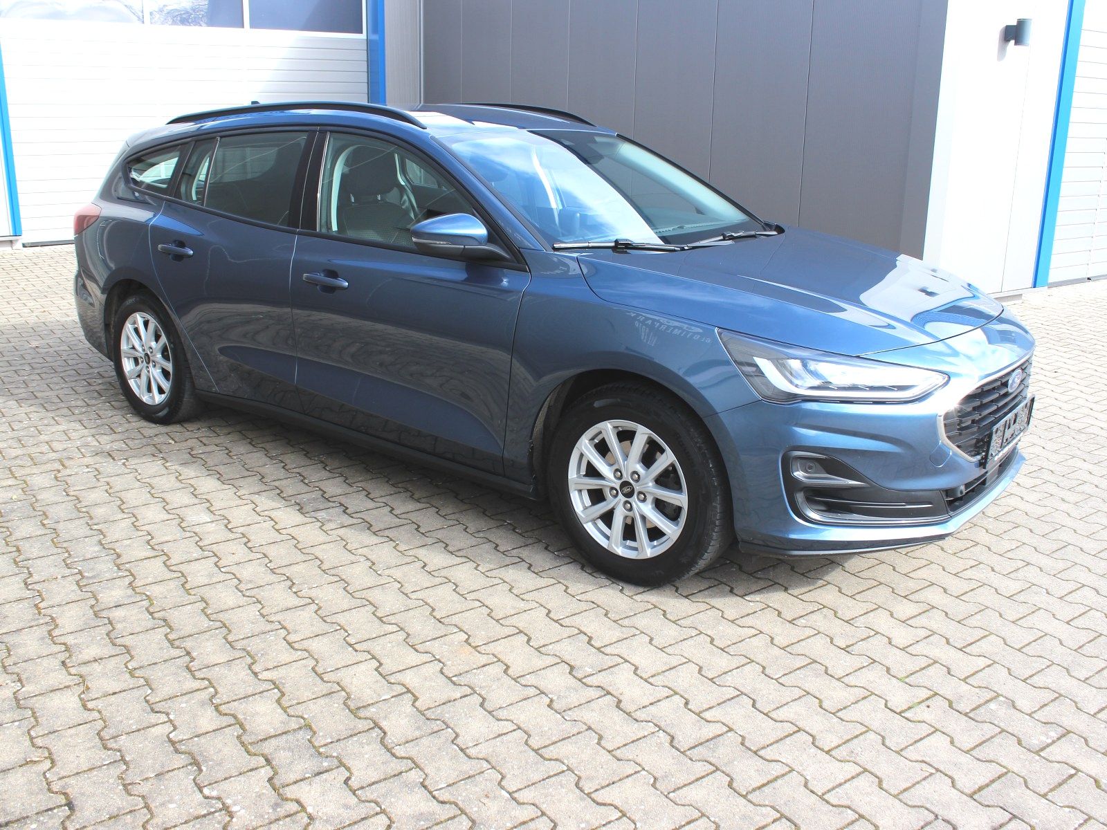 Fahrzeugabbildung Ford Focus Cool & Connect 1,0 EcoBoost Start/Stopp