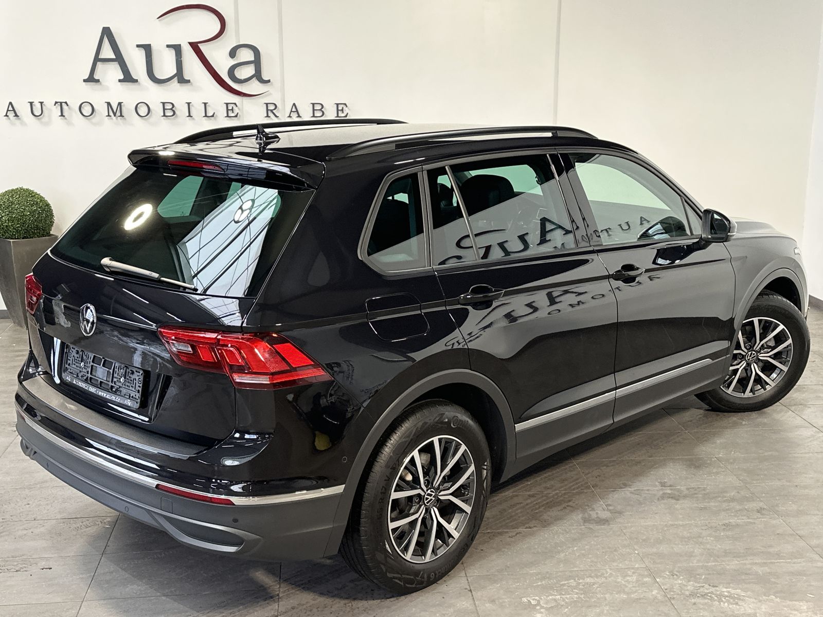 Fahrzeugabbildung Volkswagen Tiguan 2.0 TDI DSG Life NAV+LED+CARPLAY+KAM+ACC