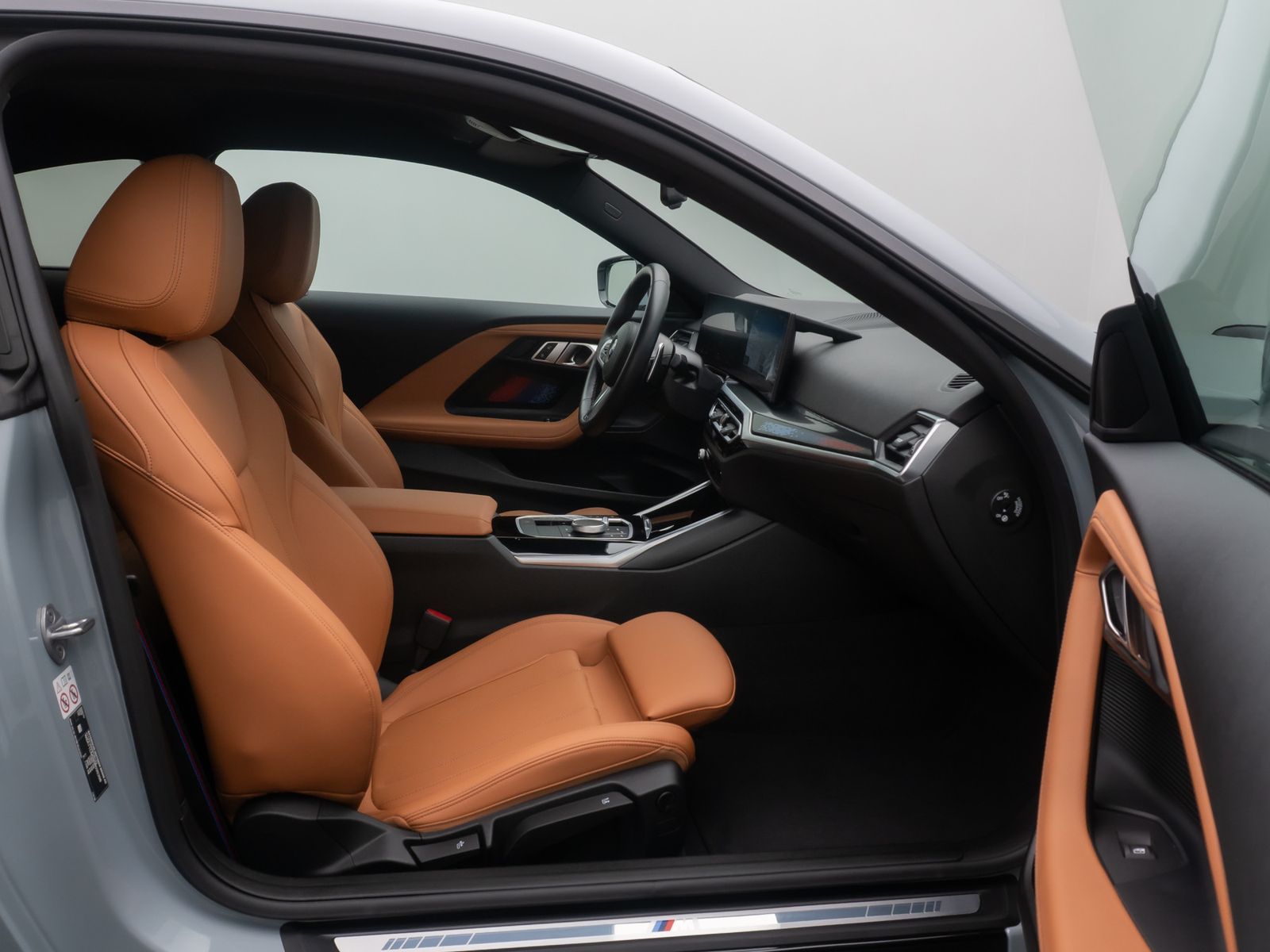 Fahrzeugabbildung BMW 220i Coup&eacute; M Sport Alarm DAB HiFi Kamera 19Zoll