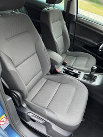 Volkswagen Golf - 10