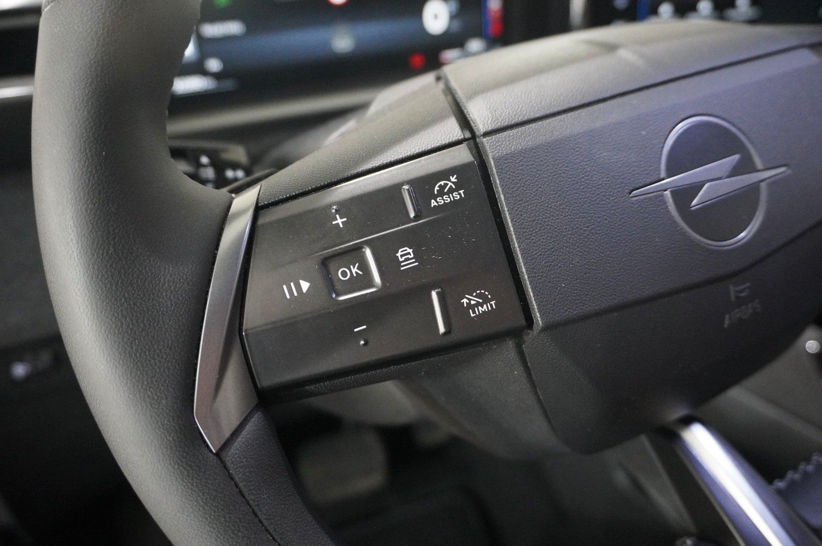 Fahrzeugabbildung Opel Grandland 1.2 48V HYBRID NAVI/LED/KAMERA/DAB+