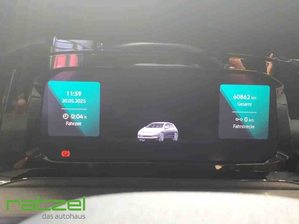 Fahrzeugabbildung Volkswagen Golf VIII Style 1.5 TSI Navi+ Digitales Cockpit