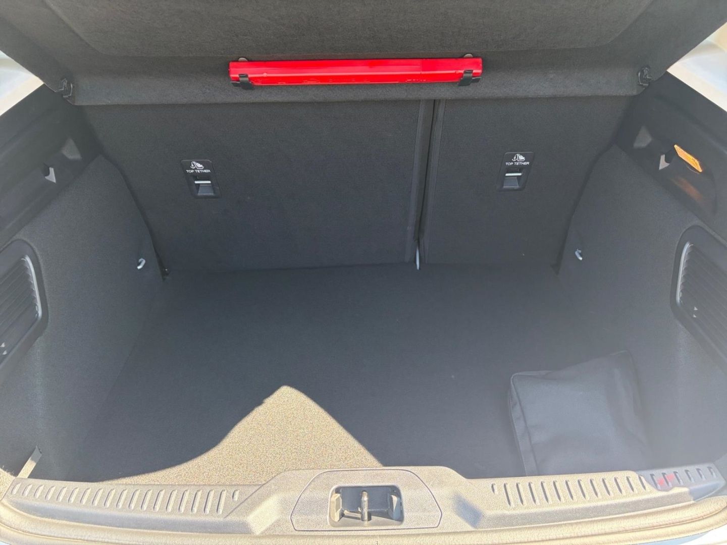 Fahrzeugabbildung Ford Focus Lim. Active, AT,AHK,Winterpaket,Navi