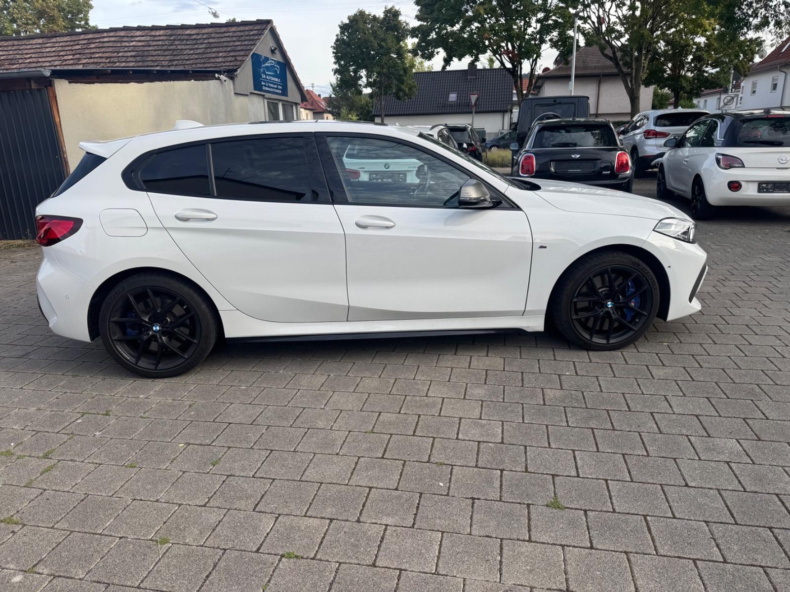 BMW M135 i xDrive/Pano/HUD/LED/Live Cockpit