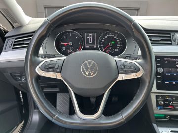 Volkswagen Passat - 12