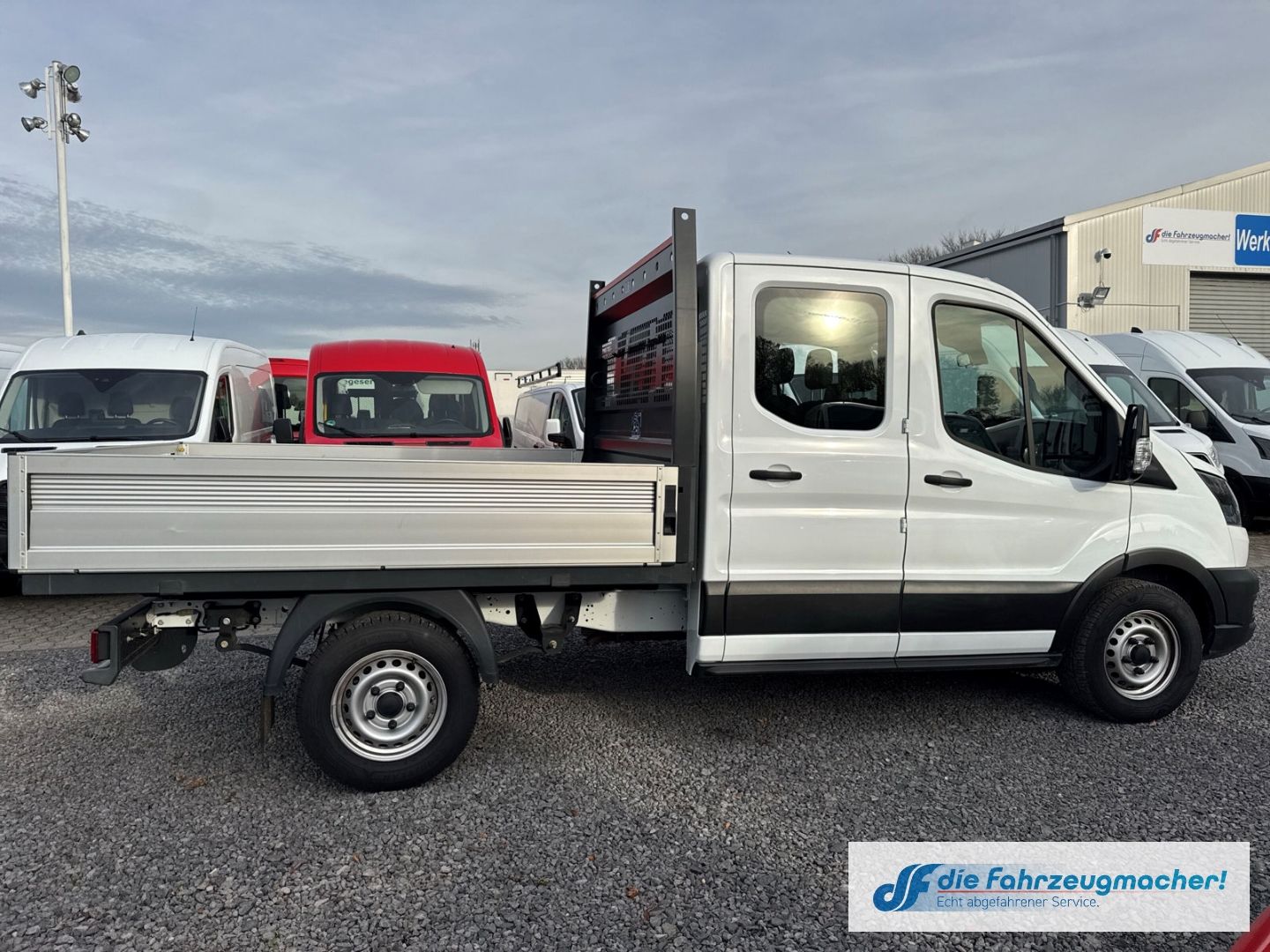 Fahrzeugabbildung Ford Transit Pritsche 350 L2 Doppelkabine Basis AHK D
