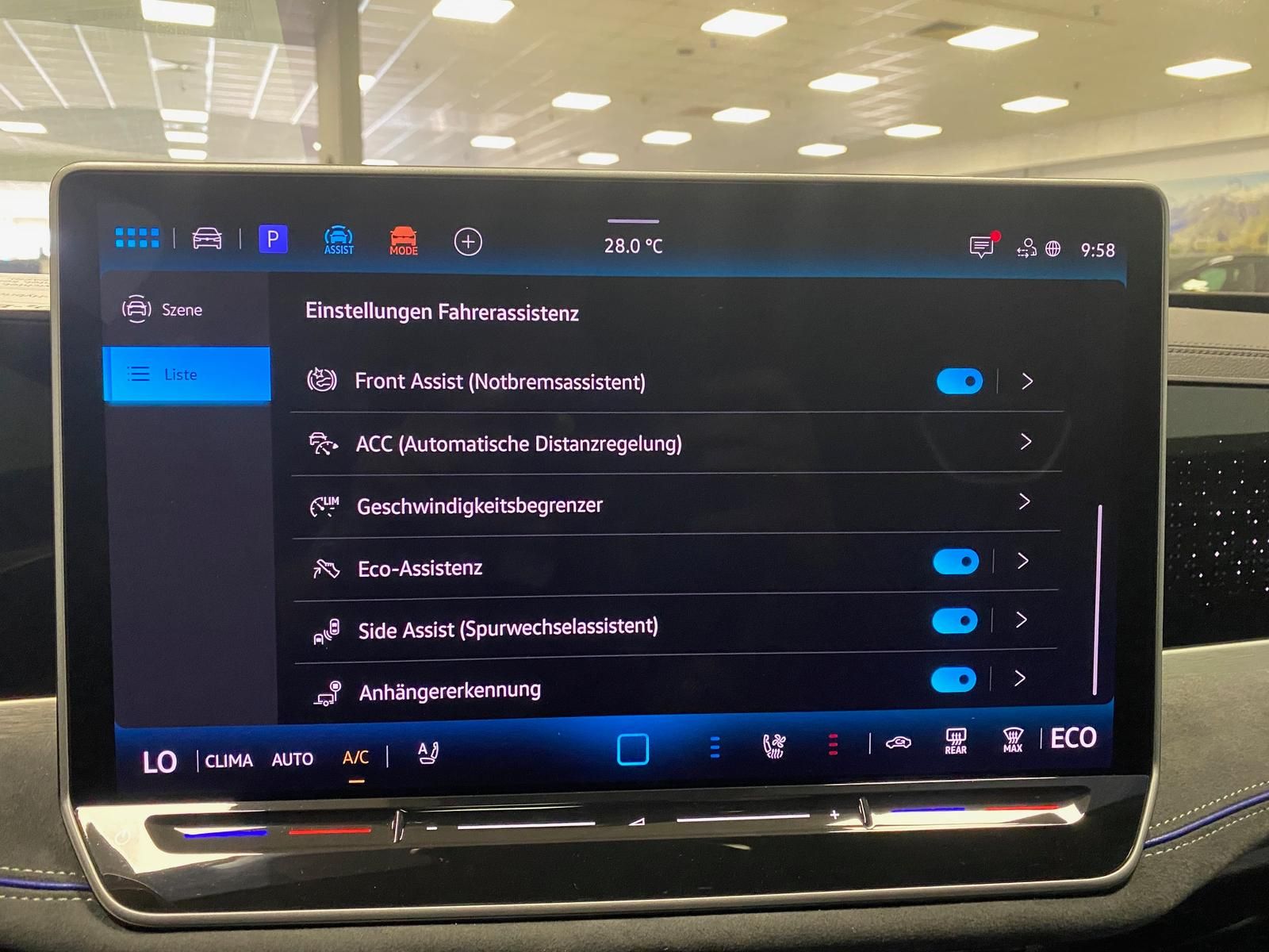 Fahrzeugabbildung Volkswagen Passat Variant 1.5 TSI eHybrid DCC R-Line