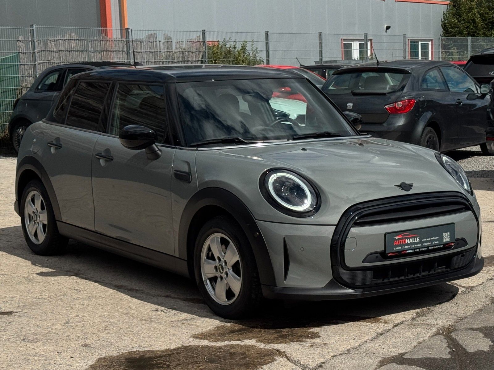 Fahrzeugabbildung MINI Cooper Auto. Essential Trim Kamera Temp. BLT