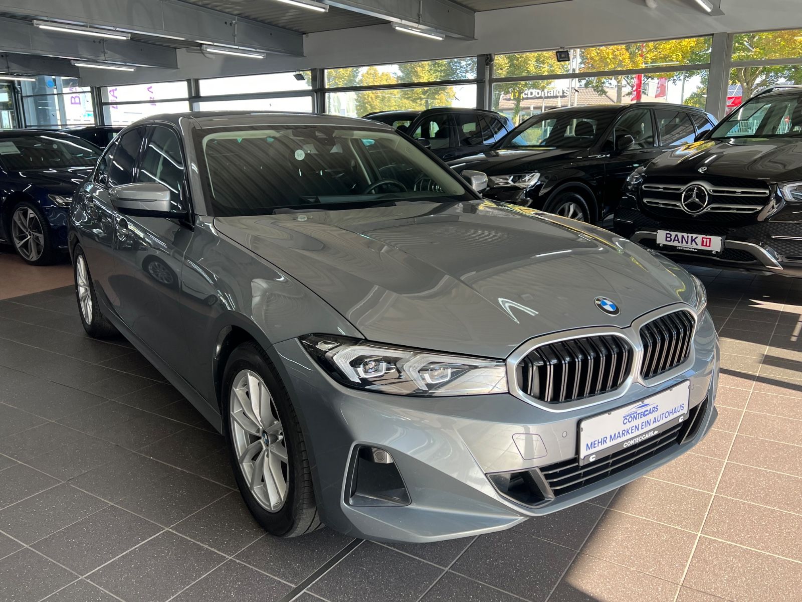 BMW 320d Lim. x Drive AHK+Driving Assist foto 2
