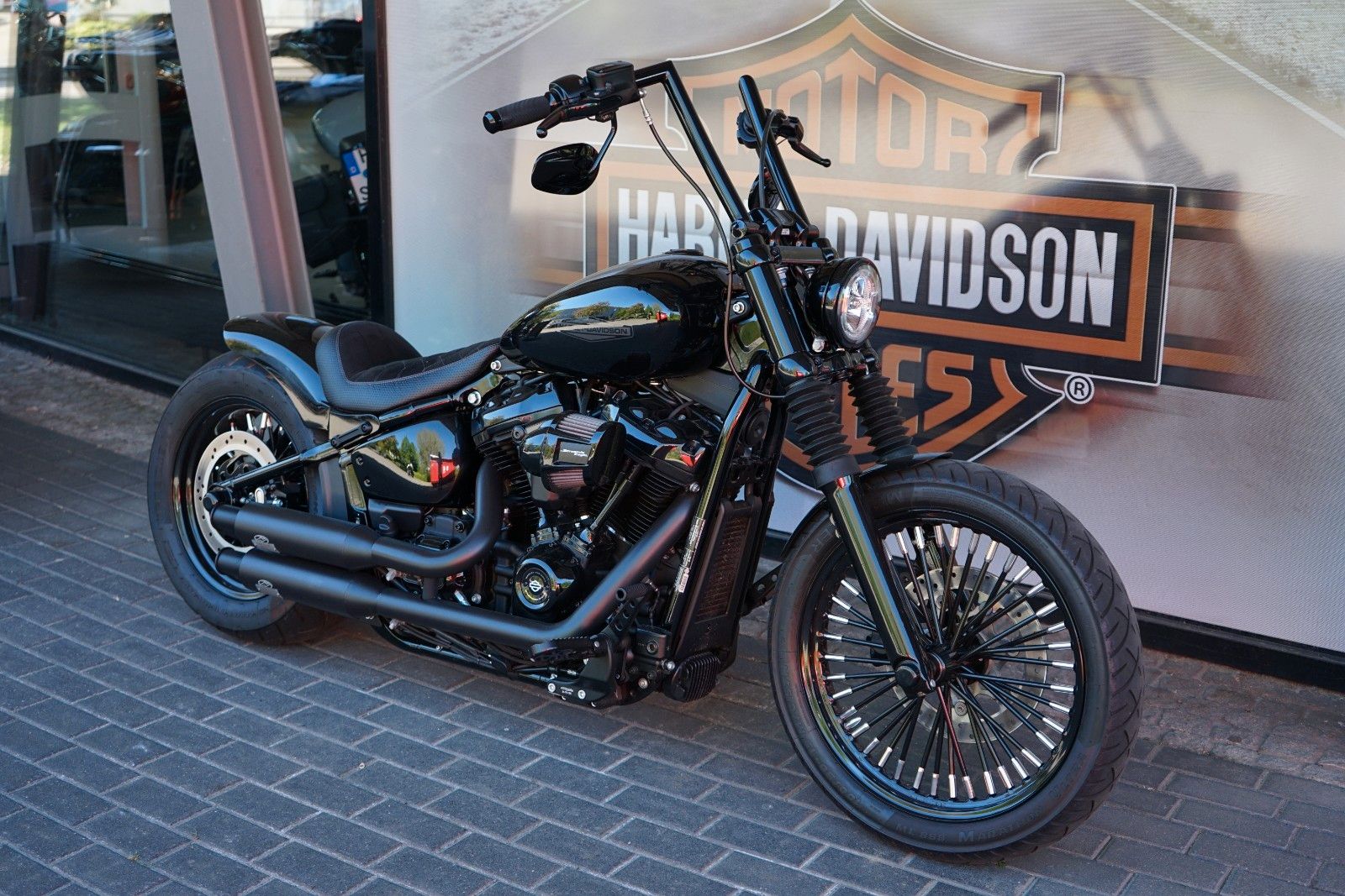 Fahrzeugabbildung Harley-Davidson Softail Custombike - Jekill - Big Spoke - LED