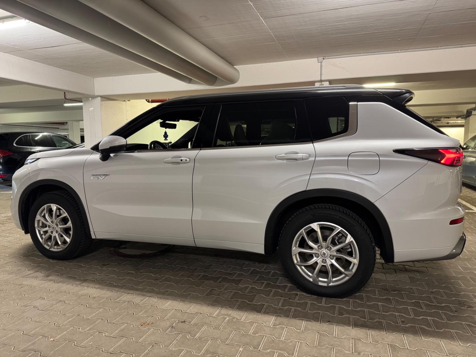 Mitsubishi LUXURY  2.4 PHEV 100 kW S-AWC Top