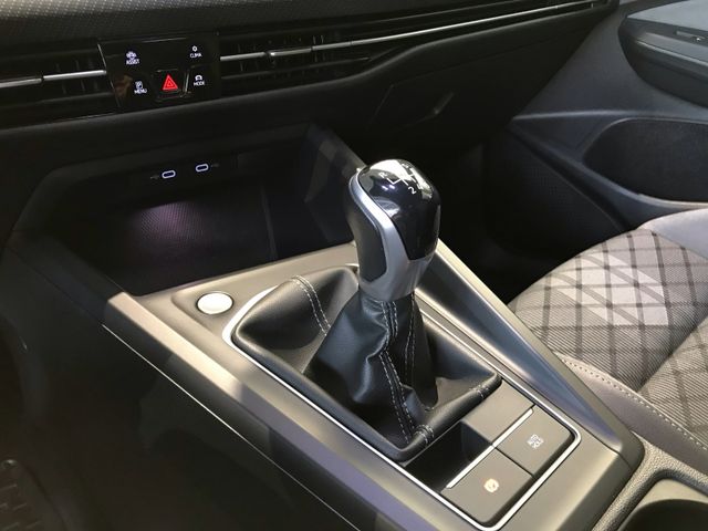 Golf VIII R-Line 1.5 TSI 6-Gang*ACC*NAVI*