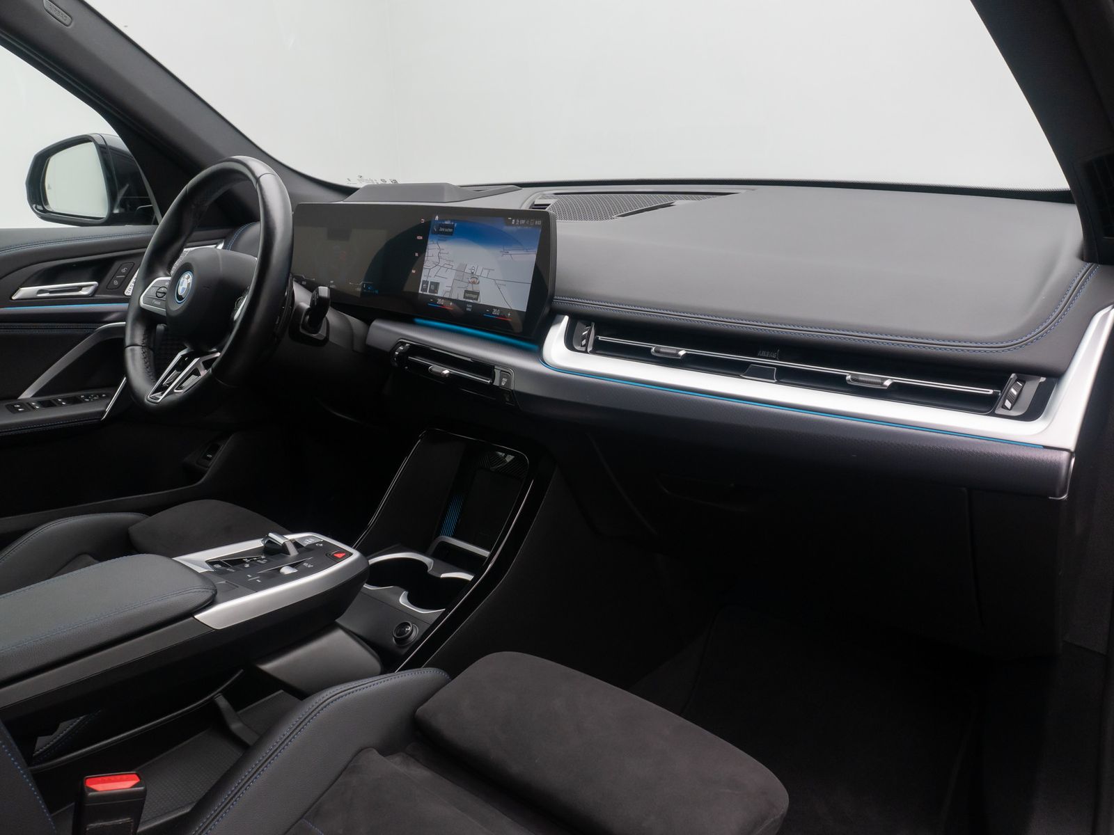 Fahrzeugabbildung BMW X1 xD30e M Sport 360&deg;HUD DAB H/K ACC Komfort LED