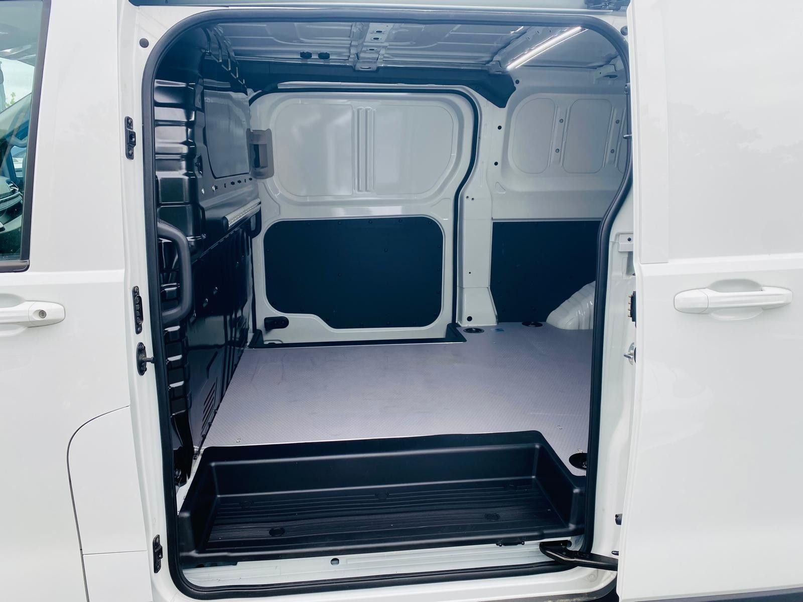 Fahrzeugabbildung Maxus eDeliver 7 L2 3,5 77kwH 3SI+NAVI+LED+SHZ+KAM+ACC