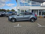 Volvo V40 T2 Momentum MT AHK / BLIS / ACC / Kamera - Volvo V40 Momentum mit Benzin-Antrieb