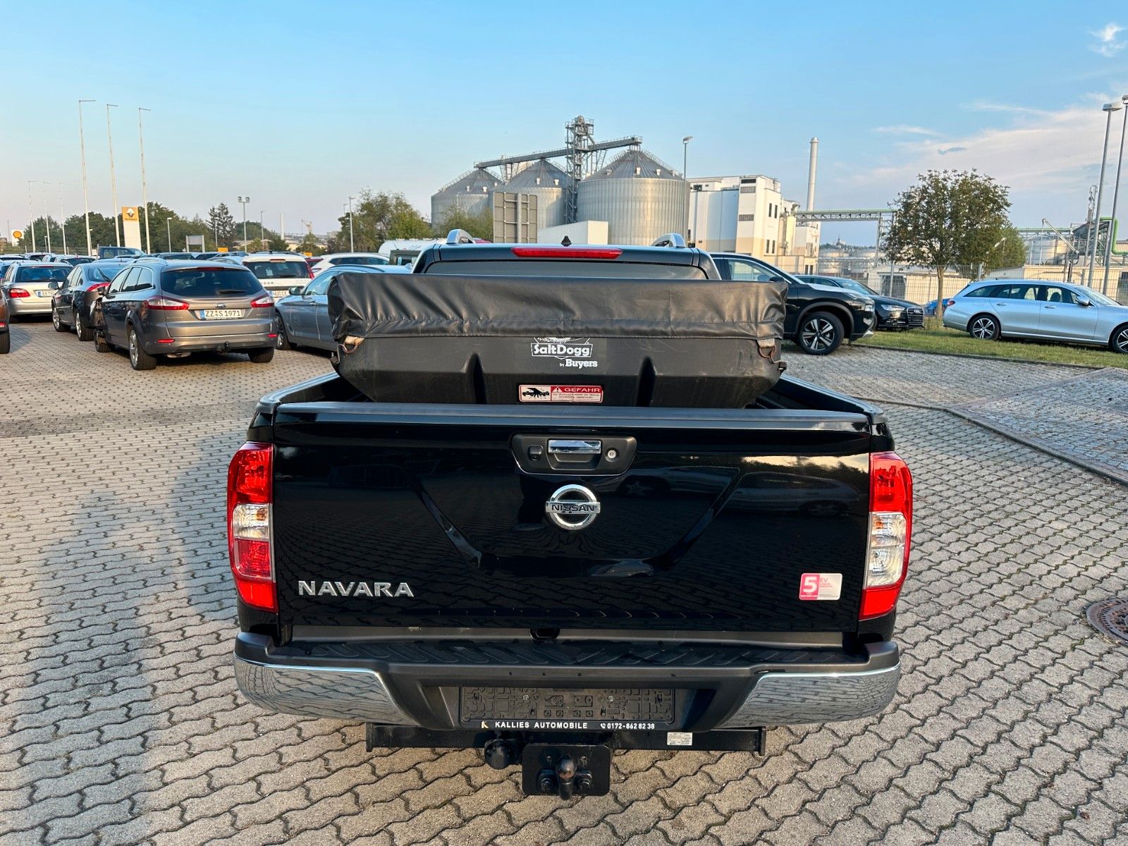 Fahrzeugabbildung Nissan Navara 2.3 Tekna 4x4 DIFF+AHK+STREU.+SCHNEEPFLUG