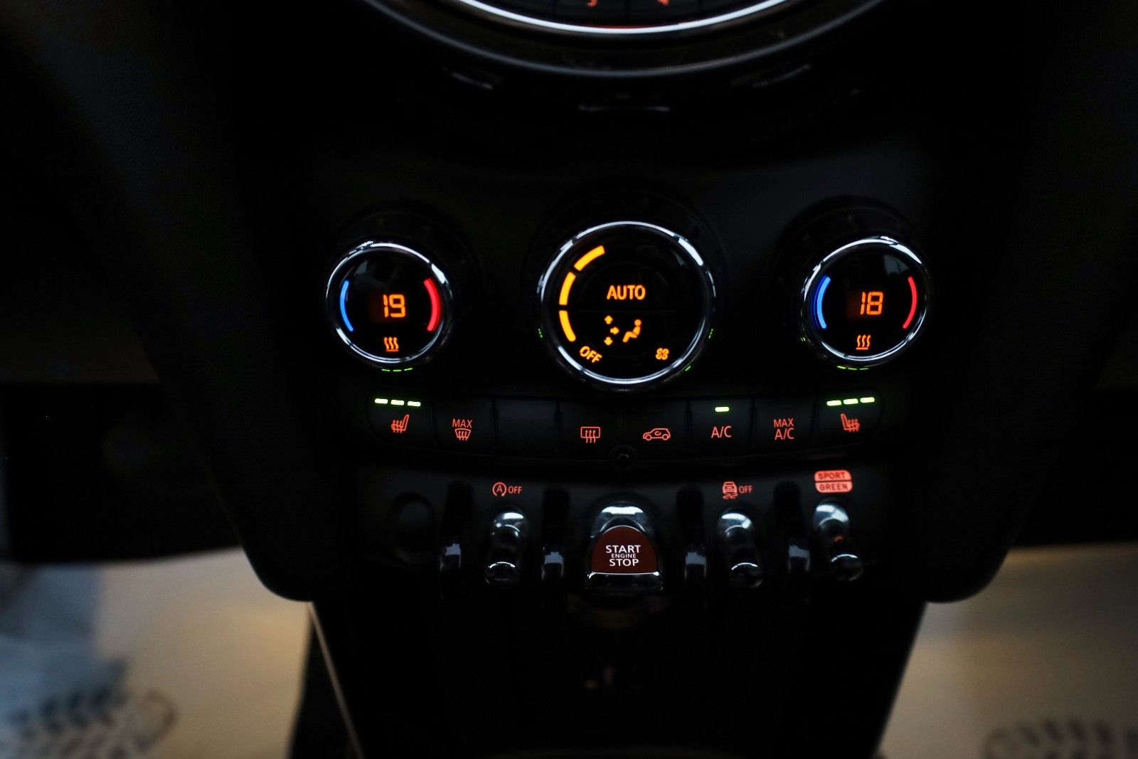 Fahrzeugabbildung MINI COOPER Cabrio, Chili, T.Leder,Navi,LED,Kamera+WR